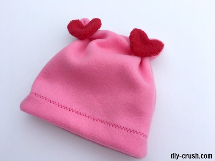 Fleece-hat-pattern-with-hearts.jpg